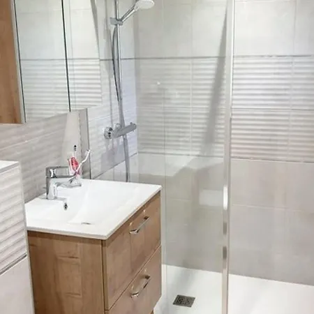 T1 Climatise Avec Jardin, Piscine, Tennis, A 750m De La - Parc Des Oliviers - Fr-1-610-85 Apartment *